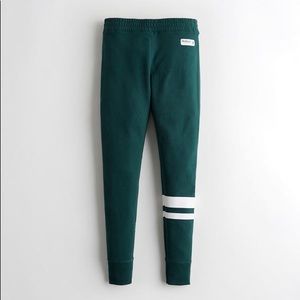Hollister- Ultra High Rise Fleece Leggings